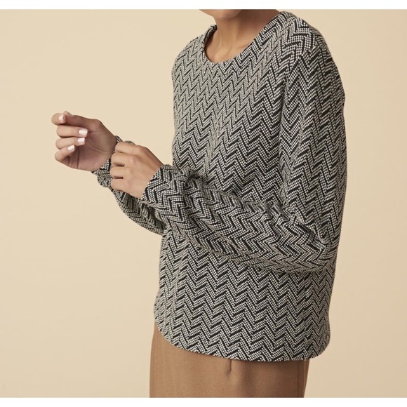 Amour Vert Jilene Crewneck Sweater - Picture 2 of 8